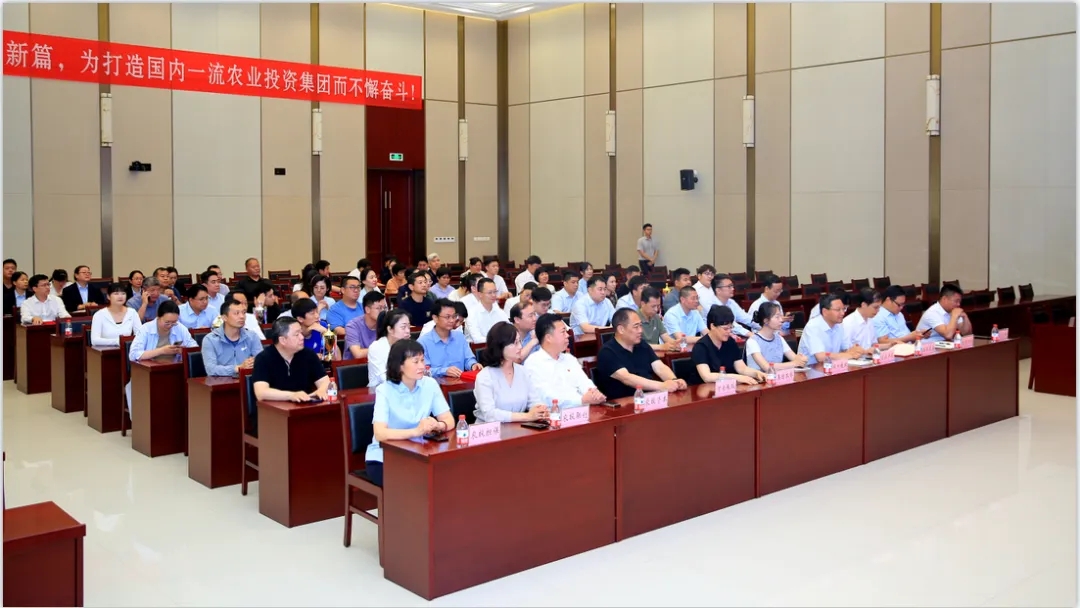 省農(nóng)投集團(tuán)2024年春季健身月活動頒獎儀式舉行,花花牛聯(lián)隊獲得優(yōu)異成績! 省農(nóng)投集團(tuán)2024年春季健身月活動頒獎儀式舉行,花花牛聯(lián)隊獲得優(yōu)異成績!