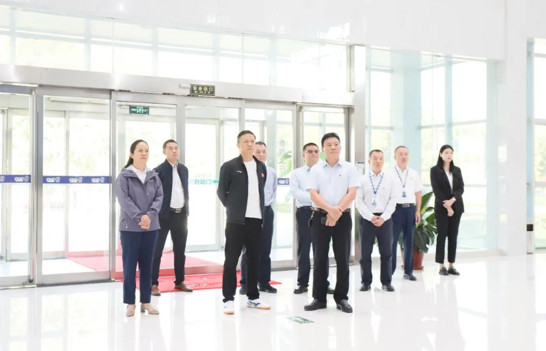 快樂過“雙節”,安全不放假|河南農投集團黨委書記、董事長李曉寰一行蒞臨花花牛乳業集團開展“雙節”安全生產大檢查活動并慰問一線職工、 快樂過“雙節”,安全不放假|河南農投集團黨委書記、董事長李曉寰一行蒞臨花花牛乳業集團開展“雙節”安全生產大檢查活動并慰問一線職工、