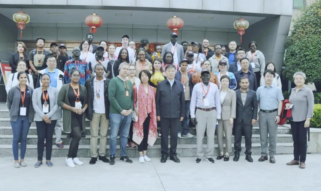 北京大學南南合作與發展學院教授、全球伙伴關系主任周詠梅一行蒞臨花花牛平輿瑞亞牧業參觀調研