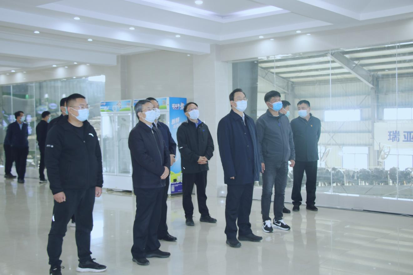 河南省人大常委會黨組書記、副主任孔昌生蒞臨花花牛魯山瑞亞牧場參觀調研 河南省人大常委會黨組書記、副主任孔昌生蒞臨花花牛魯山瑞亞牧場參觀調研