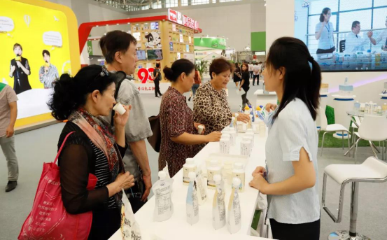 致敬祖國70華誕 |花花牛亮相第十屆中國奶業大會 致敬祖國70華誕 |花花牛亮相第十屆中國奶業大會