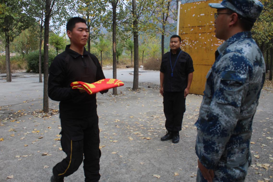 組織開展戶外拓展訓練活動 組織開展戶外拓展訓練活動