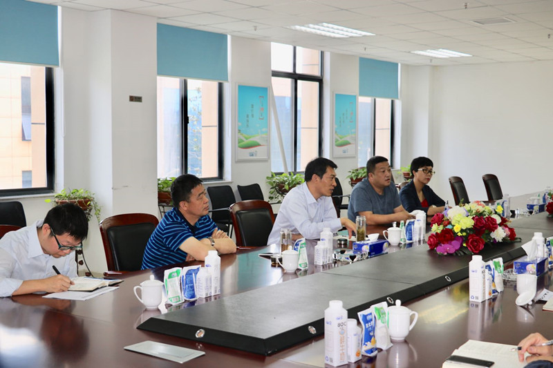 二七區張超副區長蒞臨花花牛公司 調研指導工作