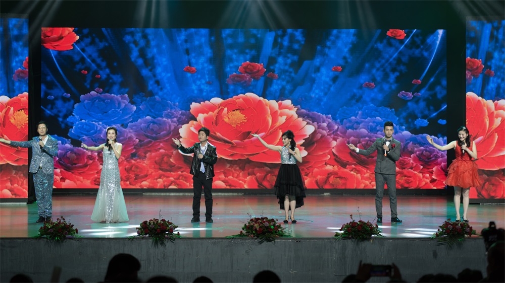 “不忘初心、聚力前行” 花花牛集團(tuán)2018迎新春聯(lián)歡會隆重舉行