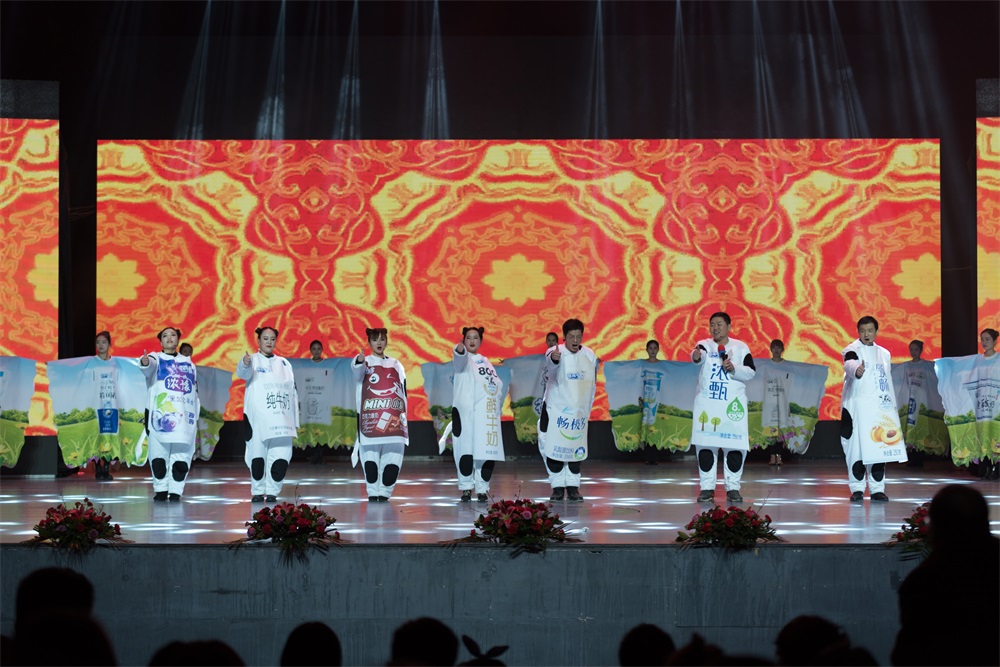 “不忘初心、聚力前行” 花花牛集團(tuán)2018迎新春聯(lián)歡會隆重舉行