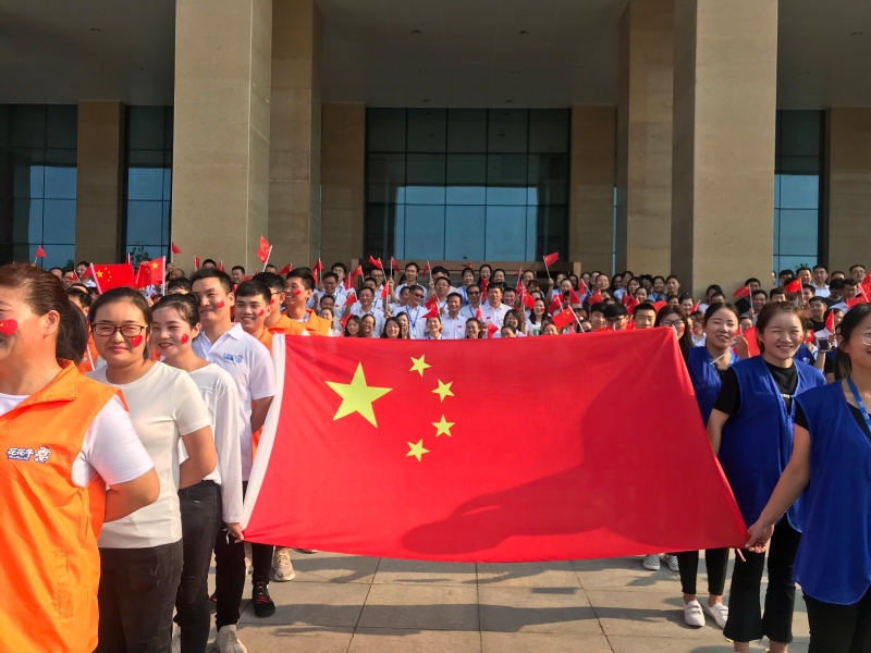 花花牛 唱紅歌 祝福我的國(guó)！！！