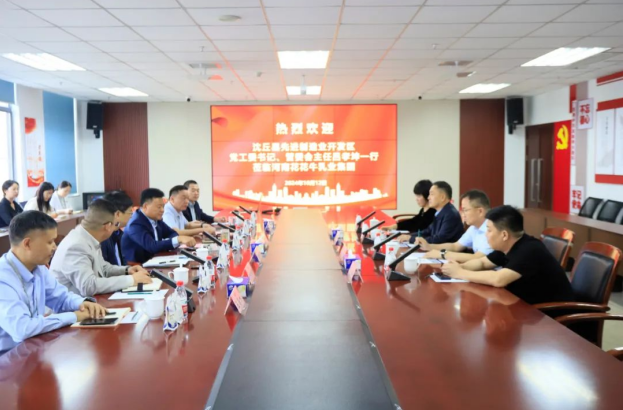 沈丘縣先進(jìn)制造業(yè)開發(fā)區(qū)黨工委書記呂孝坤、金絲猴食品有限公司董事長(zhǎng)李旸等一行到訪河南花花牛乳業(yè)集團(tuán)